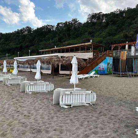 3 Bedroom With Sea View דירה ביאלה