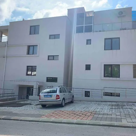 3 Bedroom With Sea View דירה *