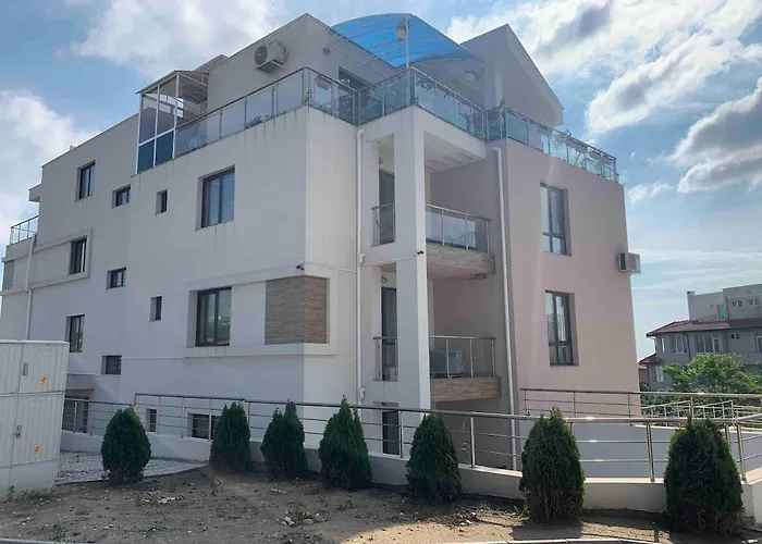 דירה 3 Bedroom With Sea View