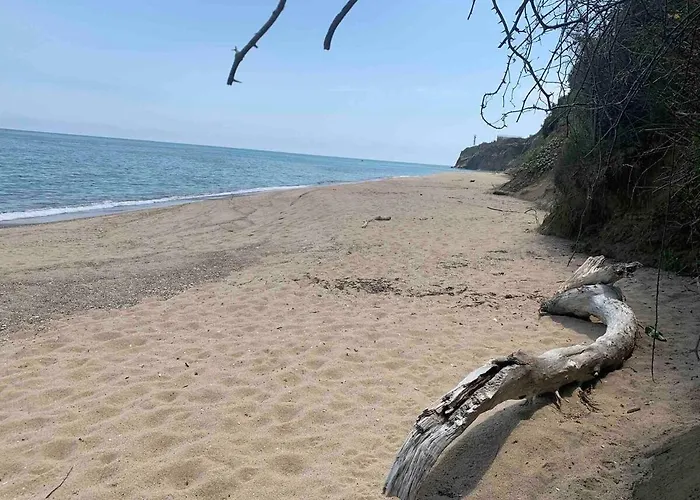 3 Bedroom With Sea View ביאלה