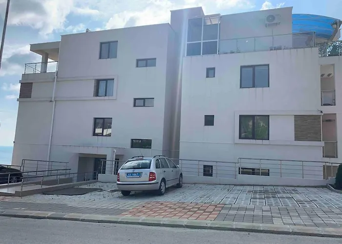 3 Bedroom With Sea View Apartament *